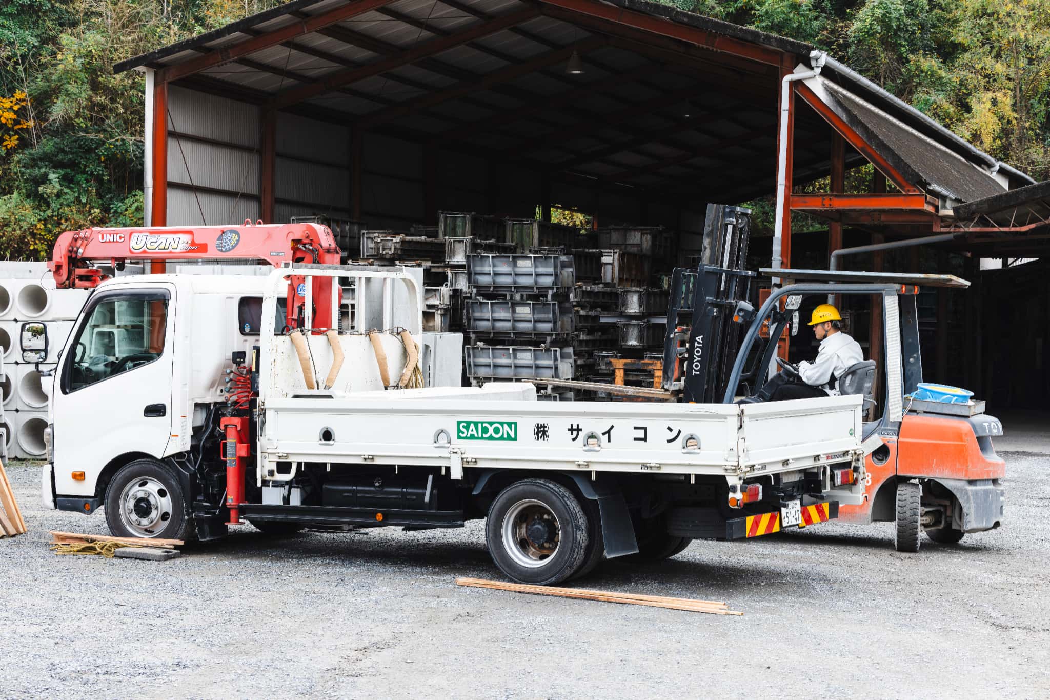 コンクリート2次製品の配送業務(7.5ｔのﾕﾆｯｸ車）の画像